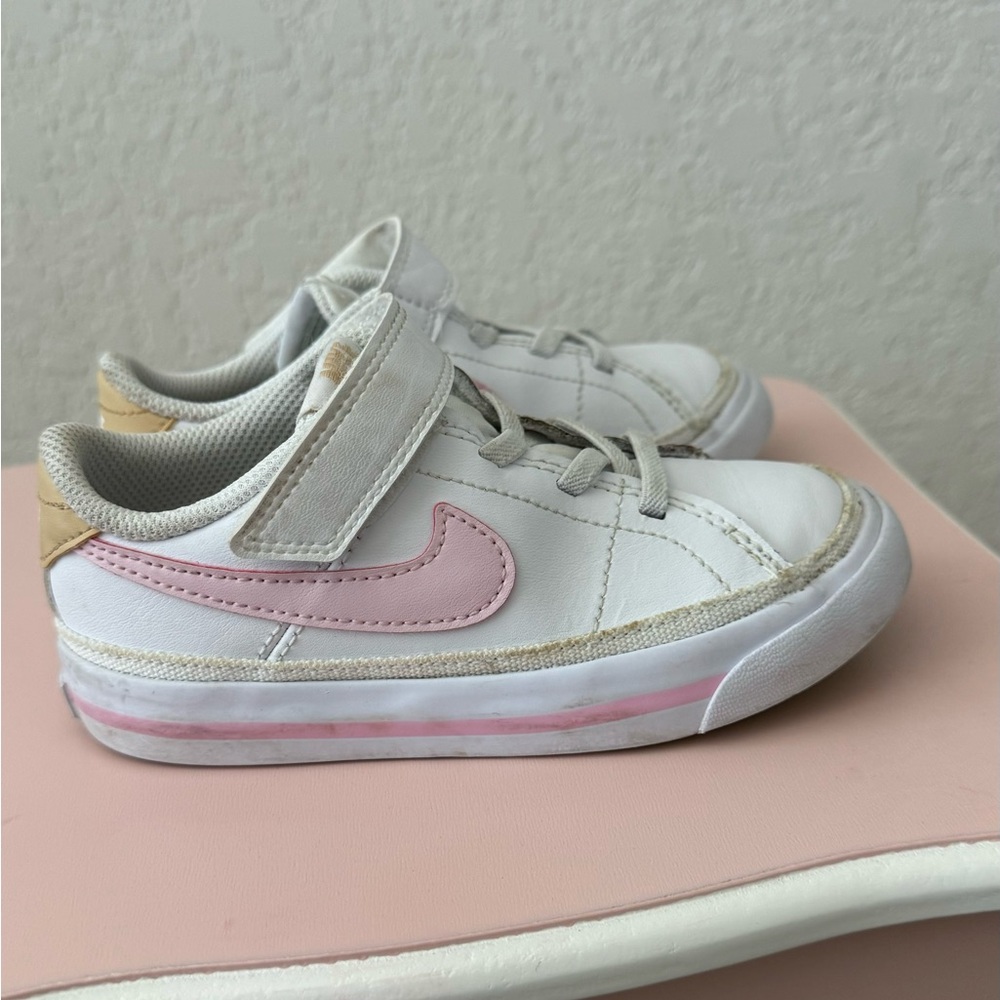 Nike Court Legacy